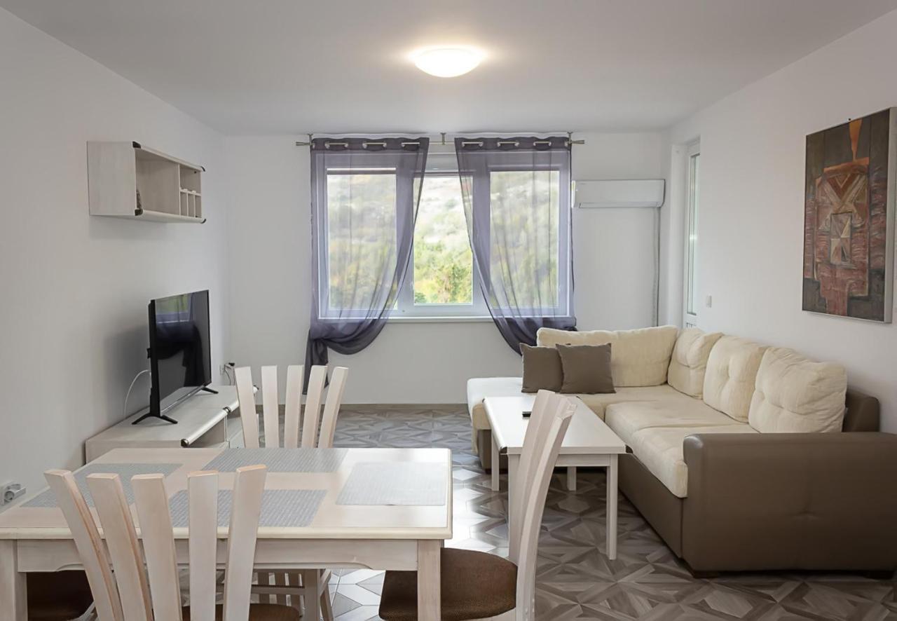 Apartment Lilia Kavarna Bagian luar foto