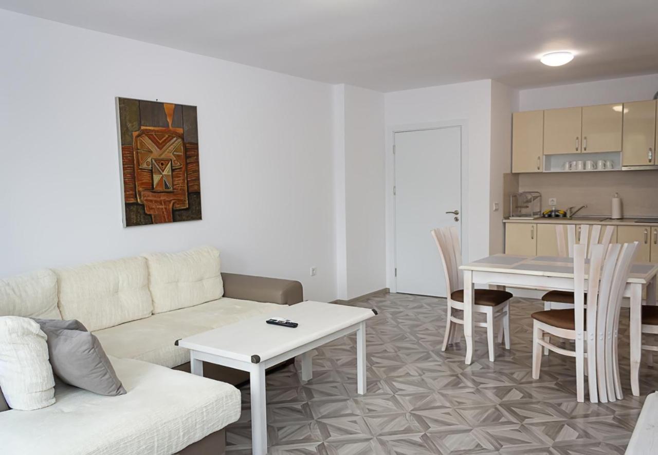 Apartment Lilia Kavarna Bagian luar foto