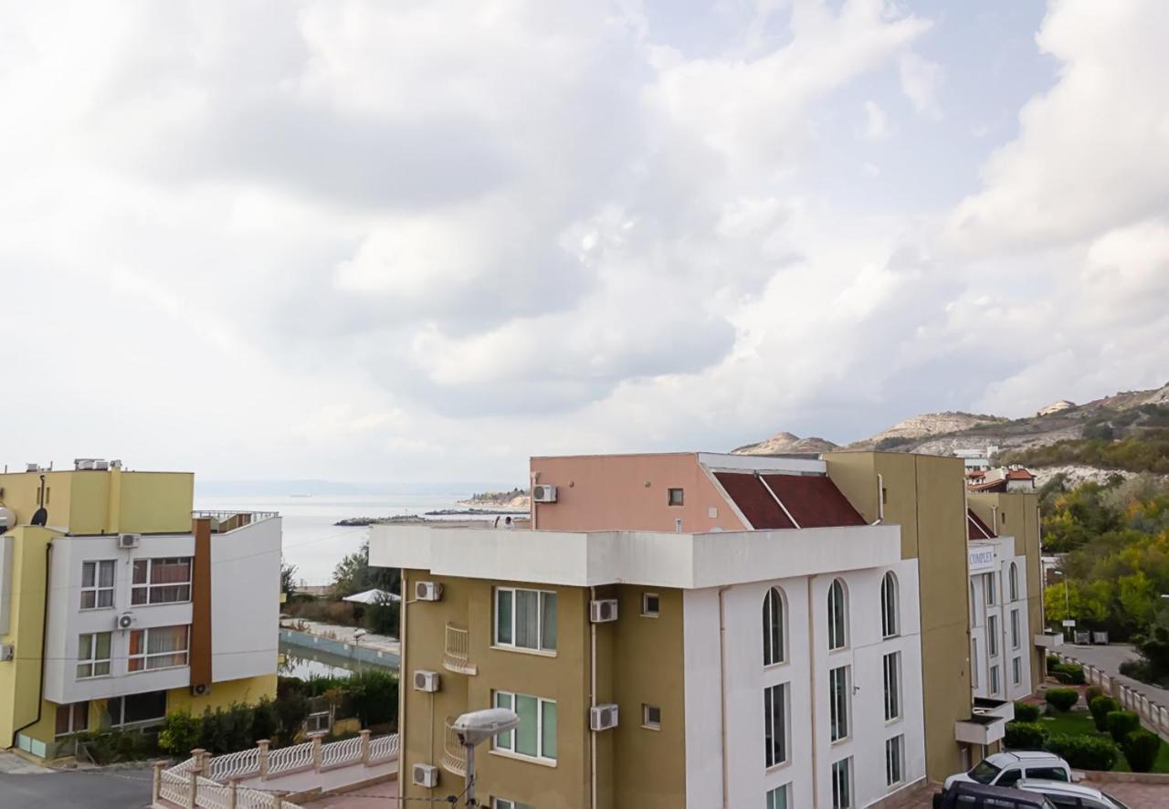 Apartment Lilia Kavarna Bagian luar foto